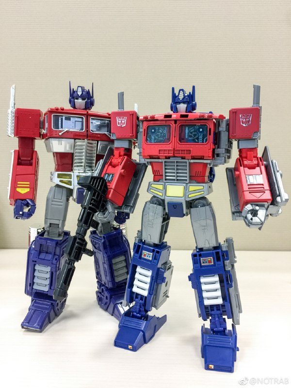 Power Of The Primes Leader Class Optimus Prime   Comparison To Masterpiece MP 10   (1 of 3)